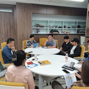 组织GIS专业本科生开展读书会